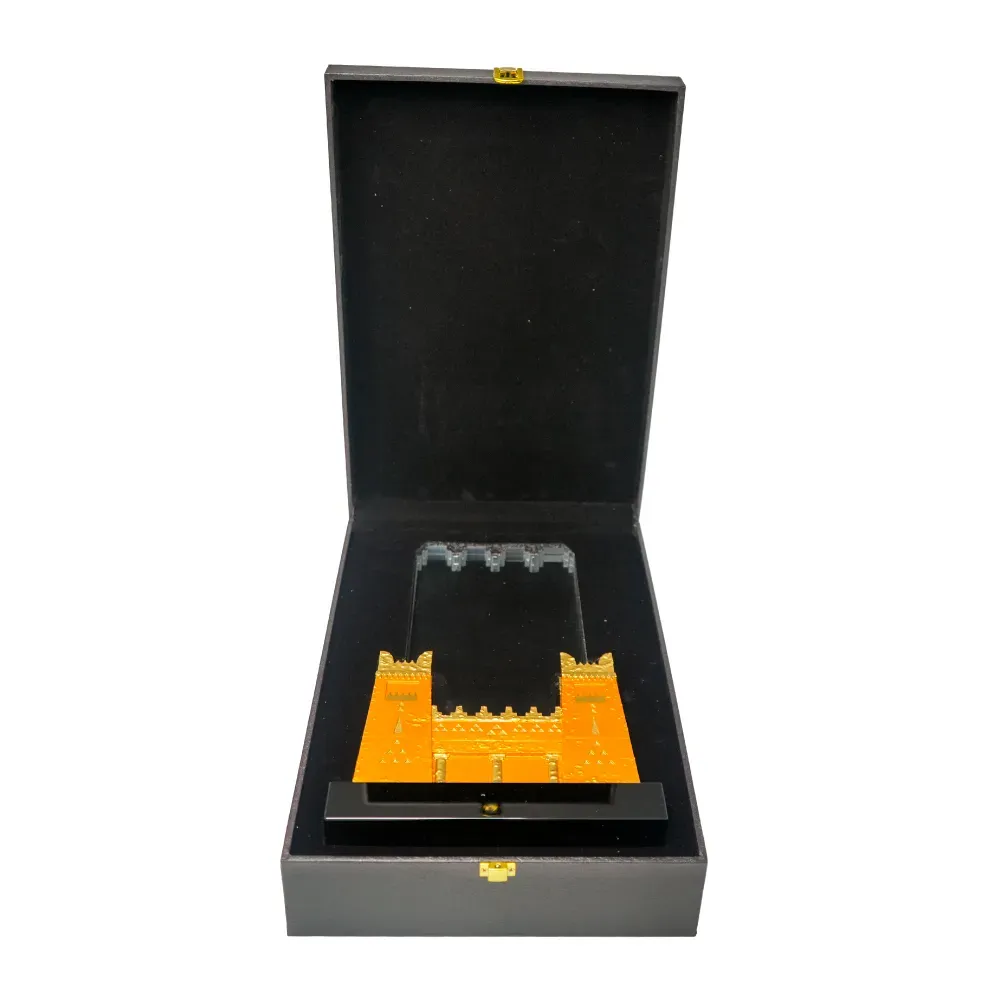 Castle Design Crystal Award in Black Presentation Box